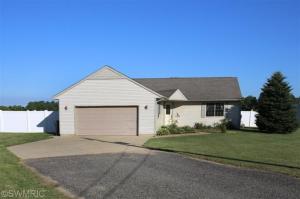 172 14th St, Plainwell, MI 49080 photo 2