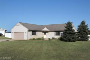 172 14th St, Plainwell, MI 49080 photo 1