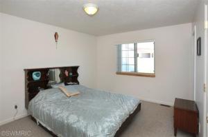 172 14th St, Plainwell, MI 49080 photo 9