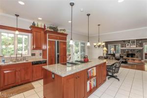 7828 Timber Canyon Dr SE, Ada, MI 49301 photo 6