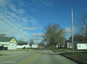 704 S Front St, Belding, MI 48809 photo 2