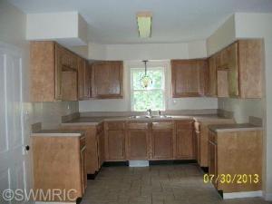 304 E Cushman St, Three Rivers, MI 49093 photo 5