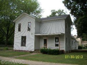 304 E Cushman St, Three Rivers, MI 49093 photo 1