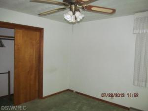 956 James St, Plainwell, MI 49080 photo 9