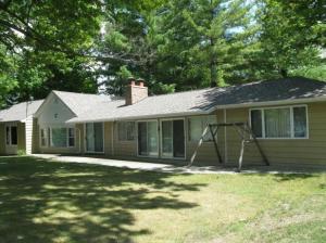 552 Belding St, Crystal, MI 48818 photo 2