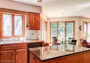 525 Roundtree Ln NE, Ada, MI 49301 photo 5