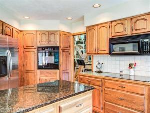 525 Roundtree Ln NE, Ada, MI 49301 photo 4