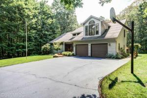 525 Roundtree Ln NE, Ada, MI 49301 photo 24