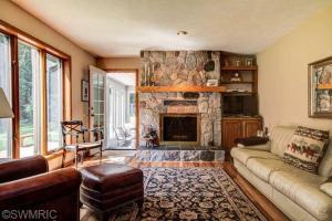 525 Roundtree Ln NE, Ada, MI 49301 photo 7