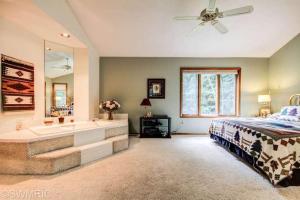 525 Roundtree Ln NE, Ada, MI 49301 photo 13