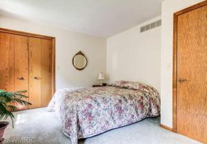 525 Roundtree Ln NE, Ada, MI 49301 photo 15