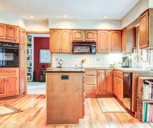 525 Roundtree Ln NE, Ada, MI 49301 photo 3