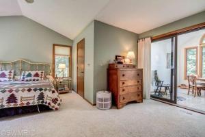 525 Roundtree Ln NE, Ada, MI 49301 photo 14