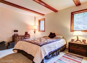 525 Roundtree Ln NE, Ada, MI 49301 photo 16