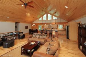 140 108th Ave, Plainwell, MI 49080 photo 3