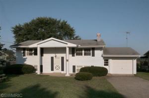 365 Sunset Dr, Dowling, MI 49050 photo 1