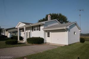 365 Sunset Dr, Dowling, MI 49050 photo 2