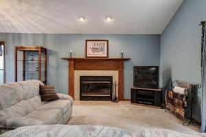 814 Meadowmeade Dr, Ada, MI 49301 photo 4