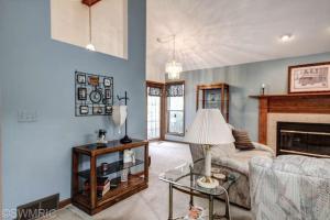 814 Meadowmeade Dr, Ada, MI 49301 photo 3