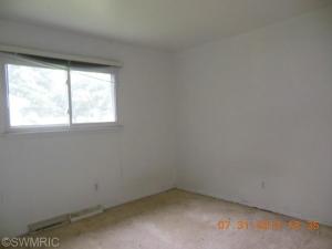 362 Donna Dr SE, Lowell, MI 49331 photo 4
