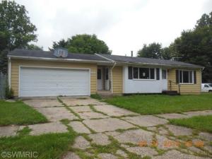 362 Donna Dr SE, Lowell, MI 49331 photo 1