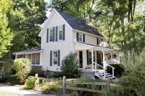 504 W Bridge St, Plainwell, MI 49080 photo 1