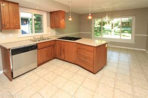 315 Midlakes Blvd, Plainwell, MI 49080 photo 3