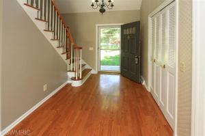 315 Midlakes Blvd, Plainwell, MI 49080 photo 2