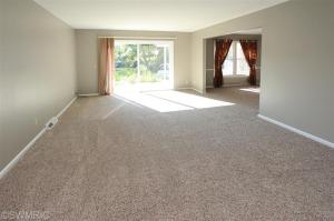 315 Midlakes Blvd, Plainwell, MI 49080 photo 10