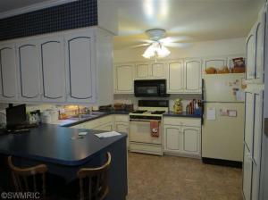 429 6th St, Plainwell, MI 49080 photo 4
