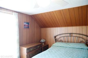 281 E Riverside Dr, Ionia, MI 48846 photo 9