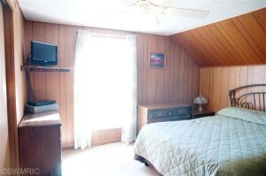 281 E Riverside Dr, Ionia, MI 48846 photo 10
