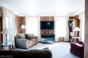 281 E Riverside Dr, Ionia, MI 48846 photo 5