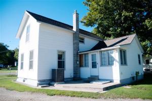 281 E Riverside Dr, Ionia, MI 48846 photo 2