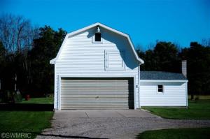 281 E Riverside Dr, Ionia, MI 48846 photo 4