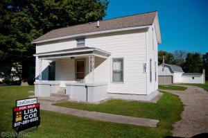 281 E Riverside Dr, Ionia, MI 48846 photo 1