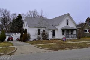 315 Pine St, Belding, MI 48809 photo 1
