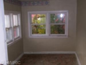 213 E Main St, Edmore, MI 48829 photo 5