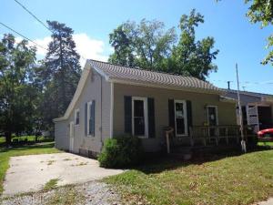 606 E Walker St, Saint Johns, MI 48879 photo 2