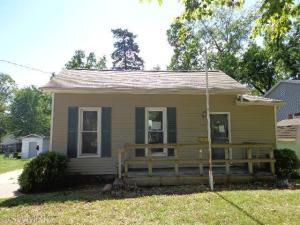 606 E Walker St, Saint Johns, MI 48879 photo 1
