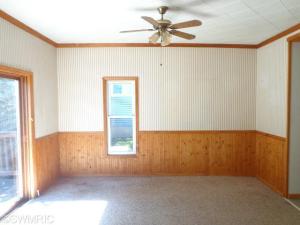 606 E Walker St, Saint Johns, MI 48879 photo 9