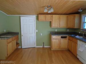 606 E Walker St, Saint Johns, MI 48879 photo 6