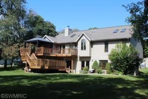 8 Heron Ct, Plainwell, MI 49080 photo 2