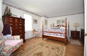 439 E Savidge St, Spring Lake, MI 49456 photo 6