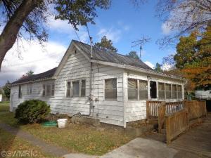 808 Atwater St, Lyons, MI 48851 photo 3