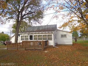 808 Atwater St, Lyons, MI 48851 photo 2