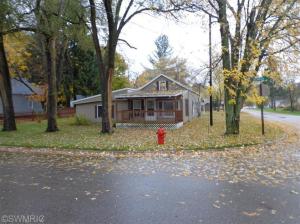 1135 Kenwood Dr, Belding, MI 48809 photo 1