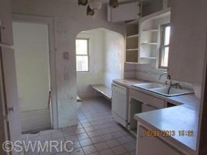 819 Eaton St, Jackson, MI 49202 photo 4