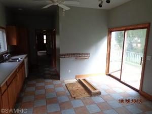246 Cherry St, Freeport, MI 49325 photo 3