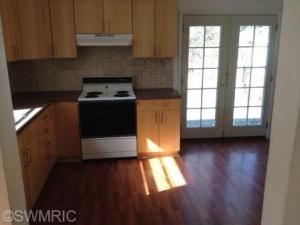 616 Elm St, Three Rivers, MI 49093 photo 4